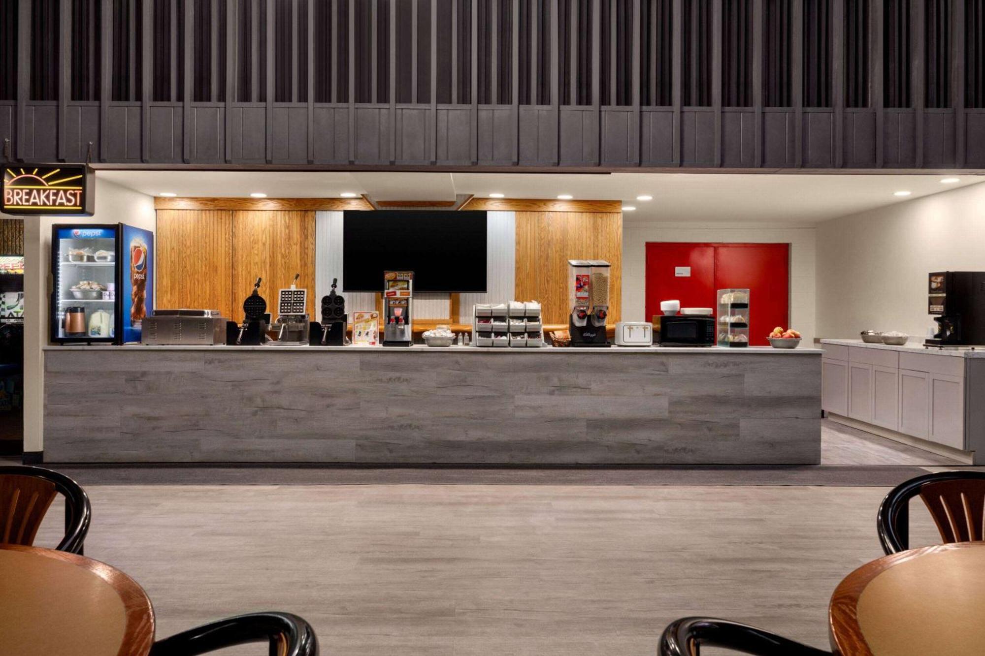 Ramada By Wyndham Alpena Hotell Eksteriør bilde