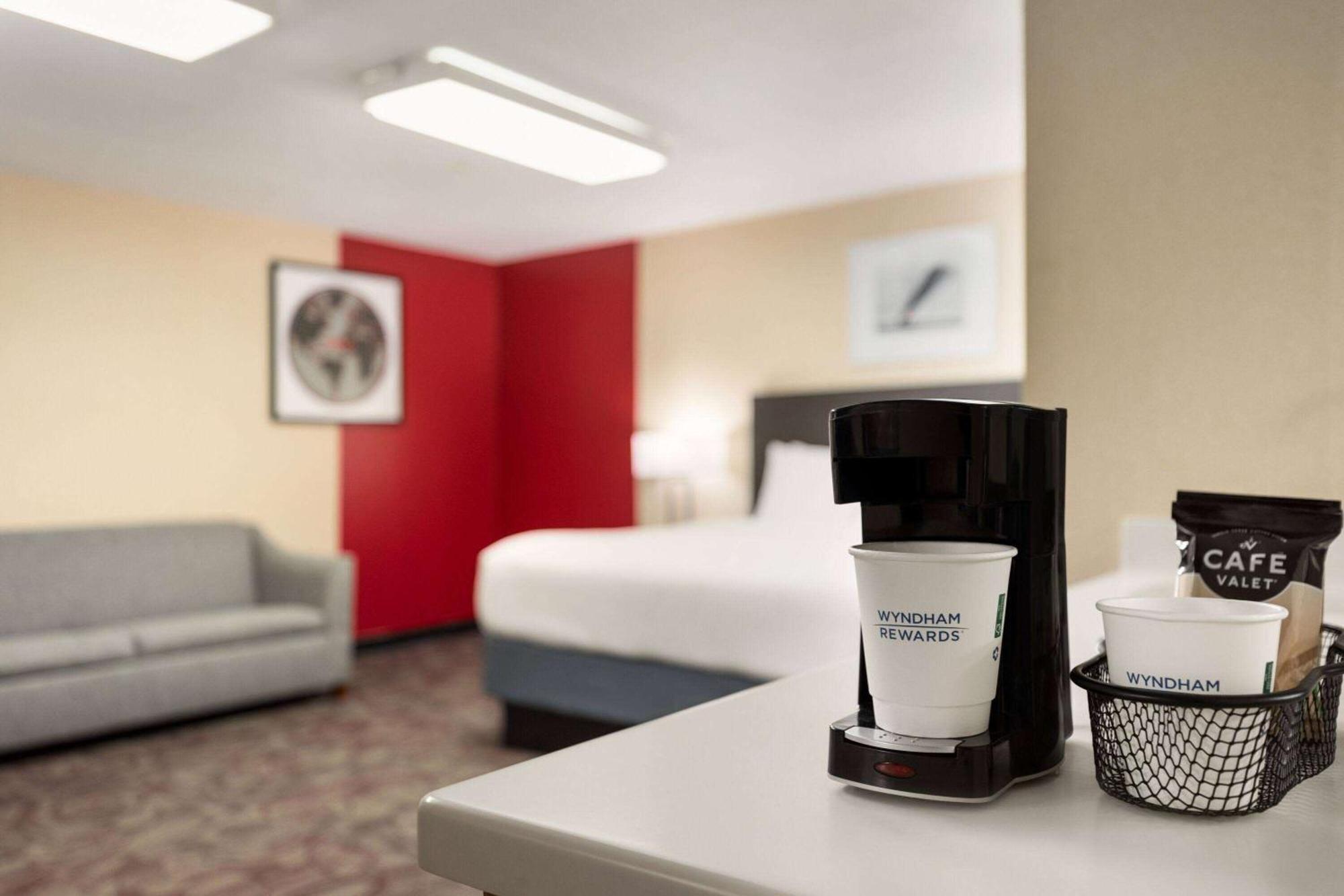 Ramada By Wyndham Alpena Hotell Eksteriør bilde