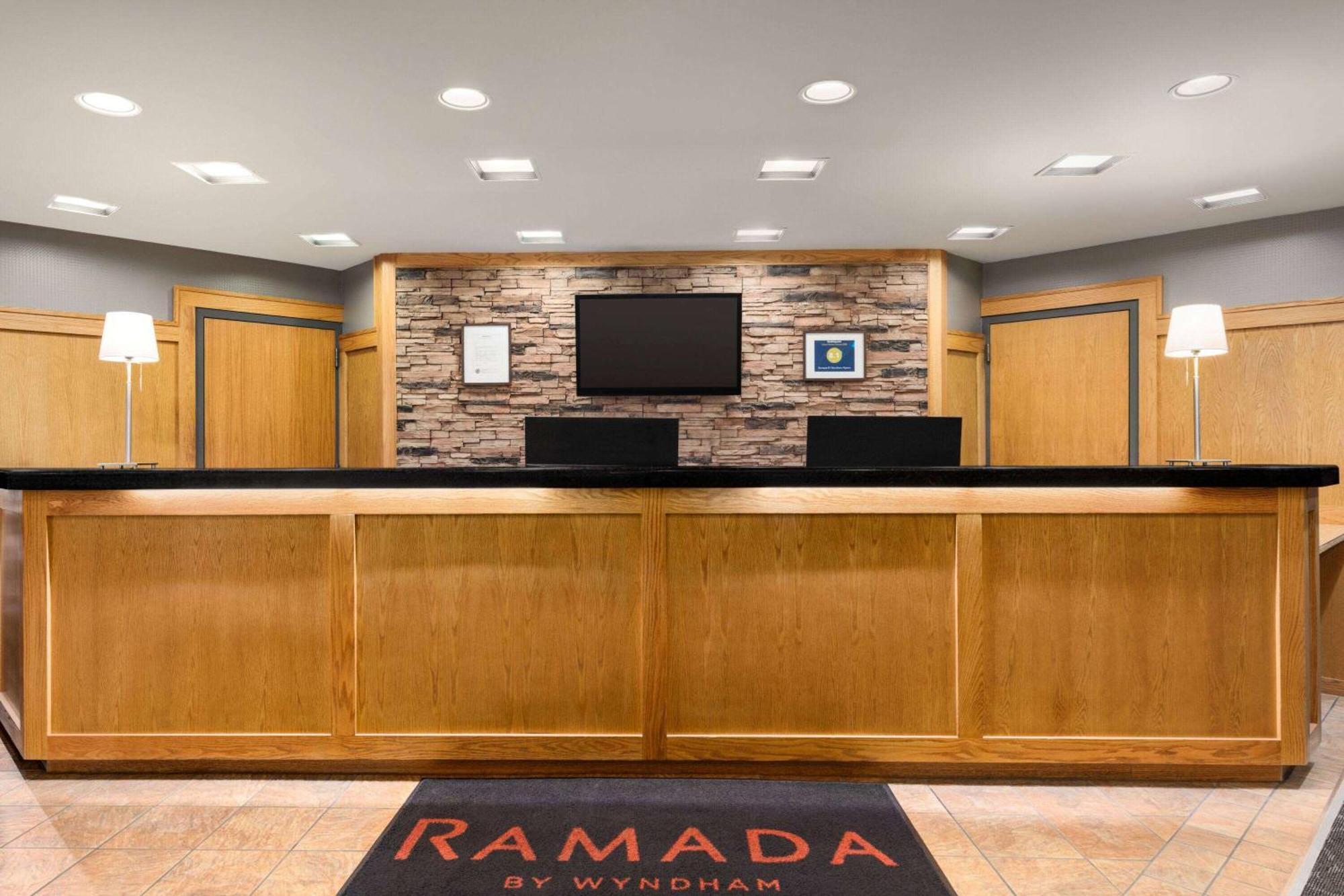 Ramada By Wyndham Alpena Hotell Eksteriør bilde